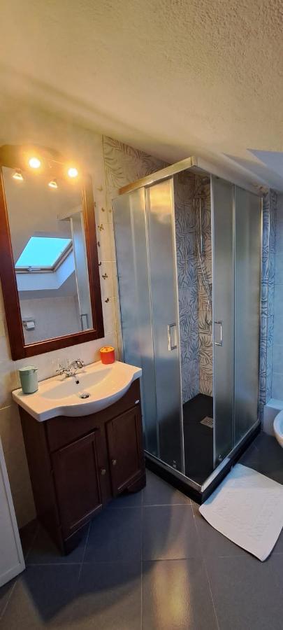 La Mansardina Apartment Vezzi Portio Екстериор снимка