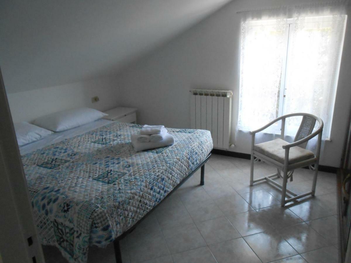 La Mansardina Apartment Vezzi Portio Екстериор снимка